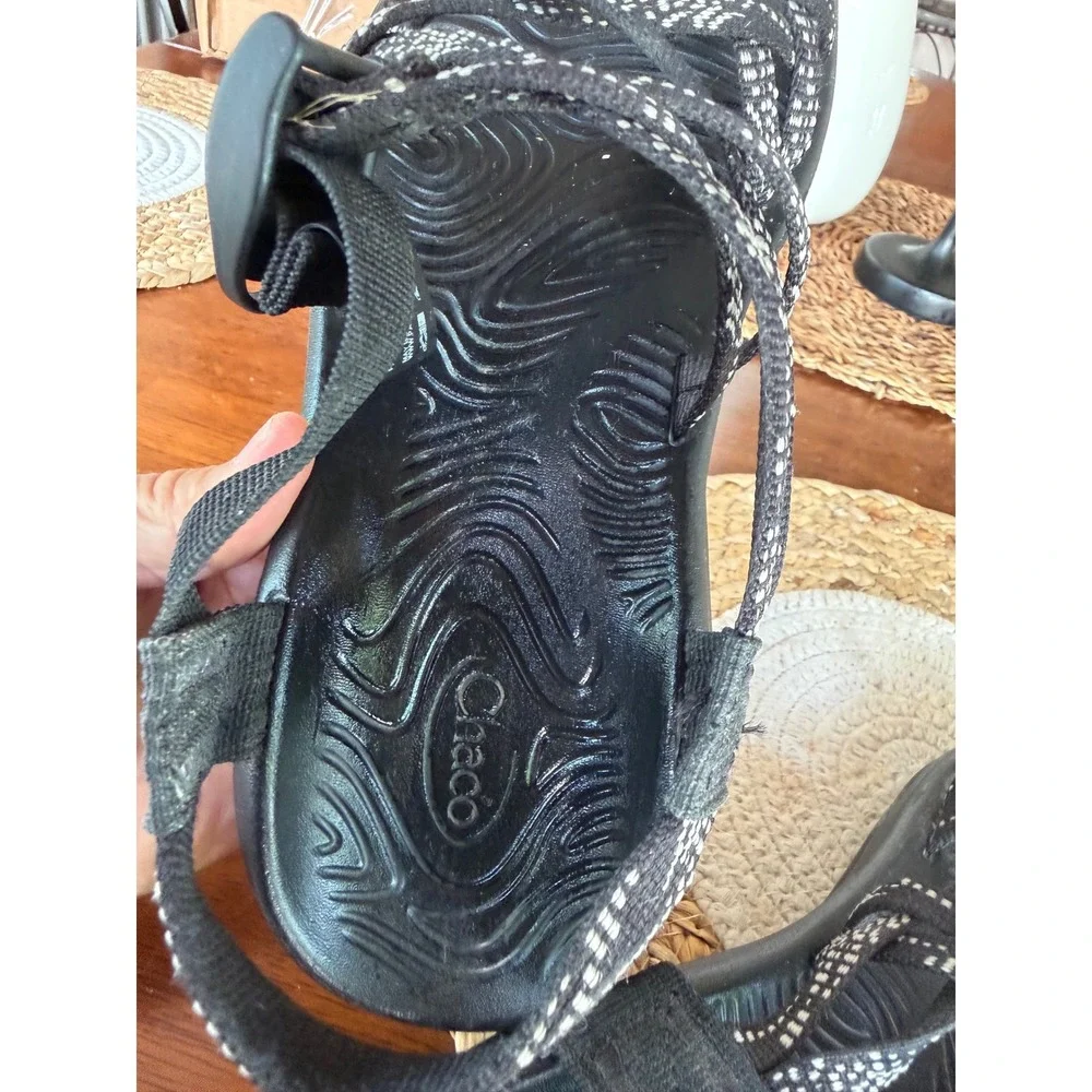 Chaco Womens Z volv X/2 Black White Strappy Athletic Toe Loop Sandals Size 8